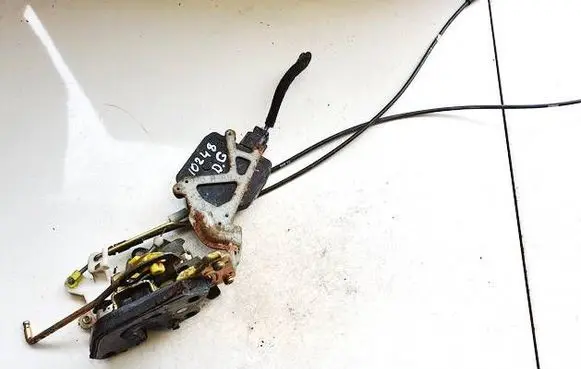 Hyundai Trajet Rear door lock
