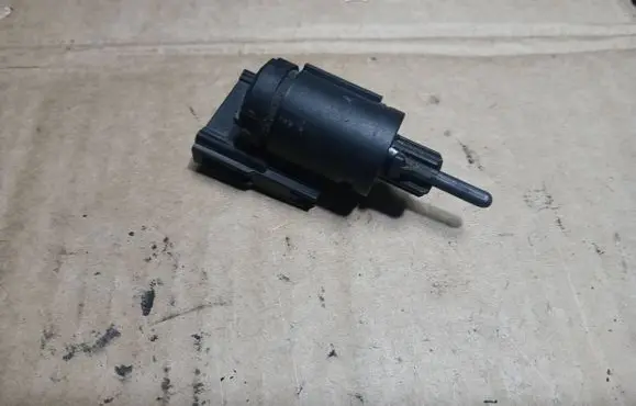 Volkswagen Touran I Brake pedal sensor switch 3B0945511A