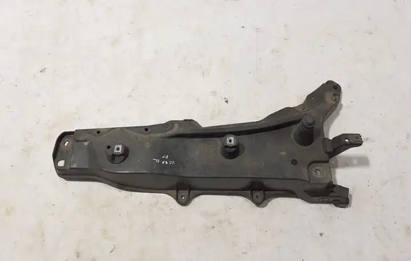 Volvo XC90 Fender mounting bracket 31391778