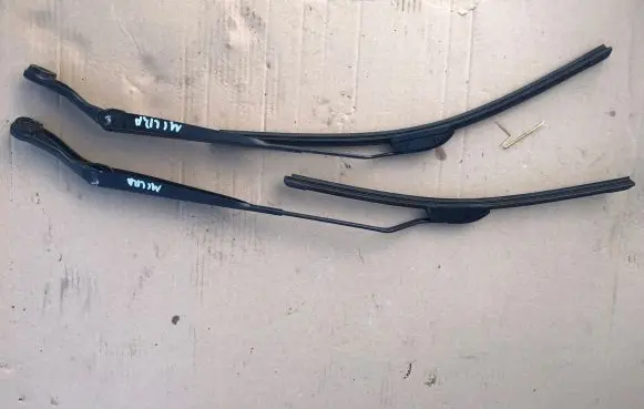 Nissan Micra Front wiper blade arm