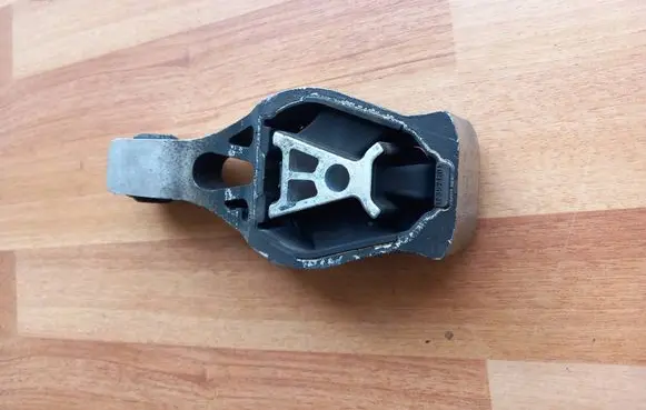 Citroen C4 II Picasso Engine mount bracket 9805734780 9808838680