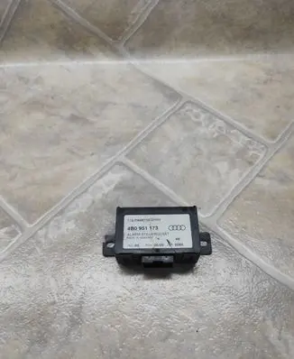 Audi A6 S6 C5 4B Alarm control unit/module 4B0951173