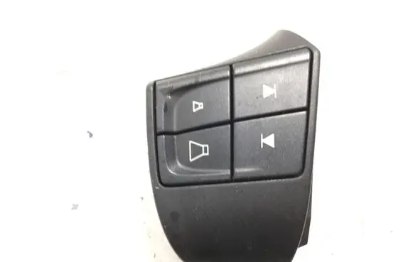 Volvo V50 Steering wheel buttons/switches 30739641