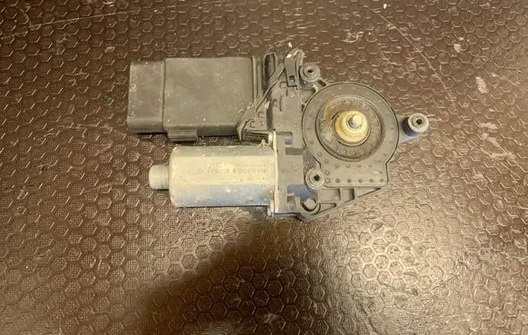 Ford S-MAX Front door window regulator motor 0130821695