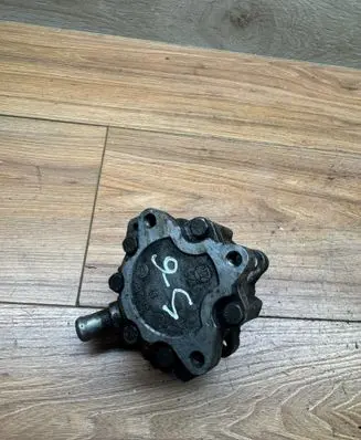 Volkswagen Golf V Power steering pump 8E0145155N 7690955121