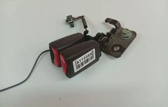 Honda Civic Middle seatbelt buckle (rear) 189702