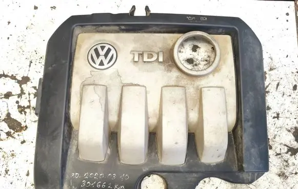 Volkswagen Golf V Engine cover (trim) 03G103925