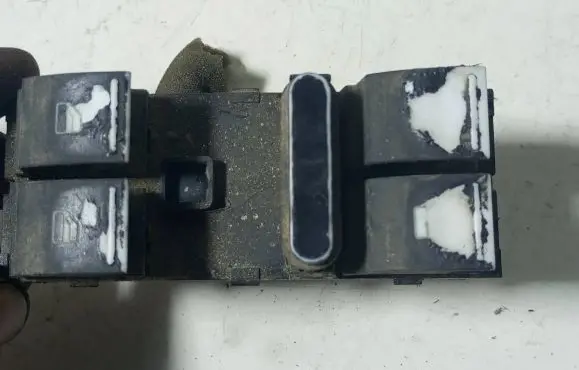 Volkswagen Touareg I Electric window control switch 7L6959857A