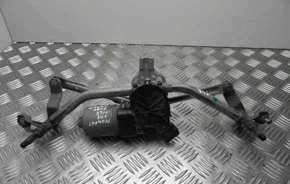 Front wiper linkage