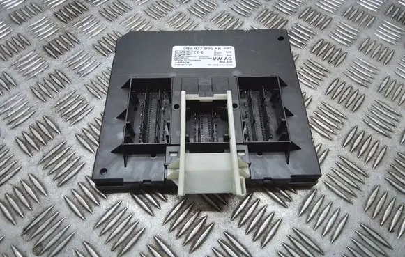 Volkswagen PASSAT B8 Comfort/convenience module 5q0937086ak f005v01739