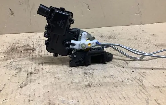 Dacia Spring Rear door lock 3039256 825023234r