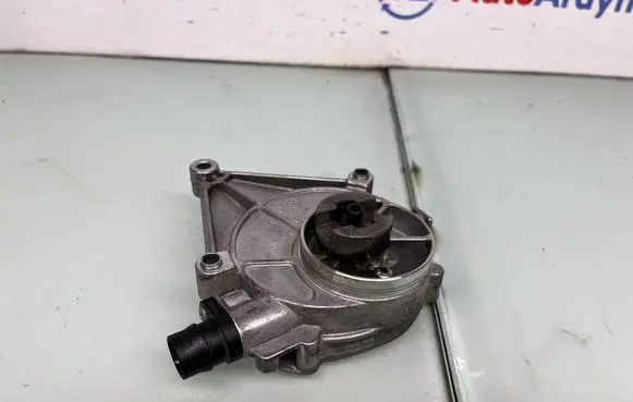 BMW 3 F30 F35 F31 Vacuum pump 7622380 11667622380