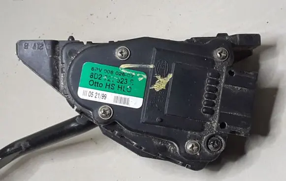 Volkswagen PASSAT B5 Accelerator throttle pedal 8D2721523B 6PV00802609