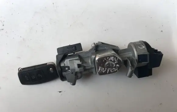 Ford C-MAX I Ignition lock 3M513F880AC