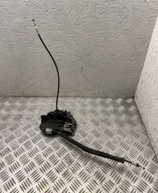 Nissan Juke I F15 Rear door lock