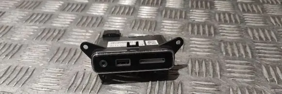 Jeep Grand Cherokee USB socket connector 68258696AA