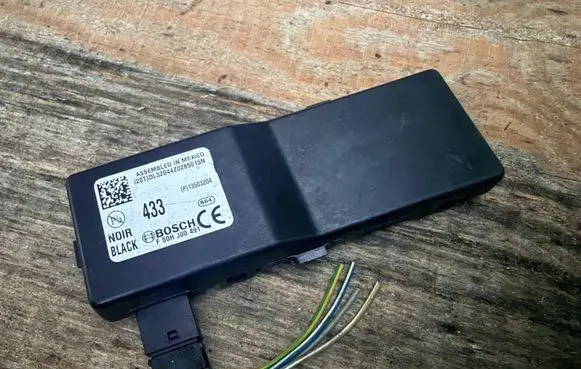 Opel Insignia A Door central lock control unit/module 13503204