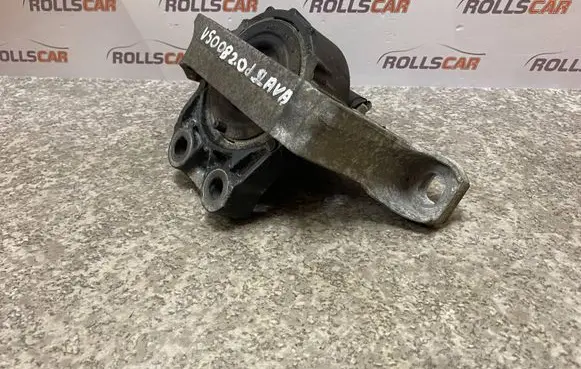 Volvo V50 Engine mount bracket 8M516F012SB 82041615