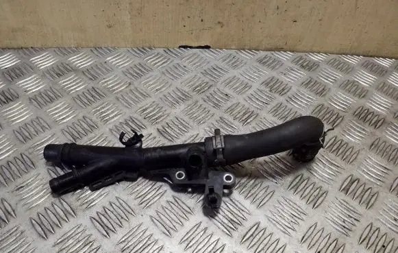 Nissan X-Trail T32 Engine coolant pipe/hose 1321016