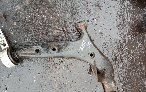 Nissan Quest Front lower control arm/wishbone 000
