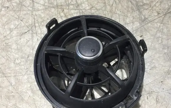 Toyota Yaris Dash center air vent grill 5556862280