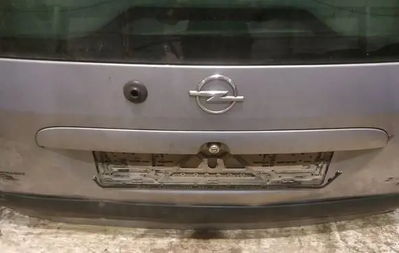 Opel Zafira A Trunk door license plate light bar 