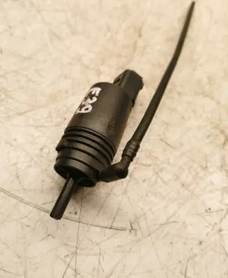 BMW 5 E39 Windscreen/windshield washer pump 23557610 8377612