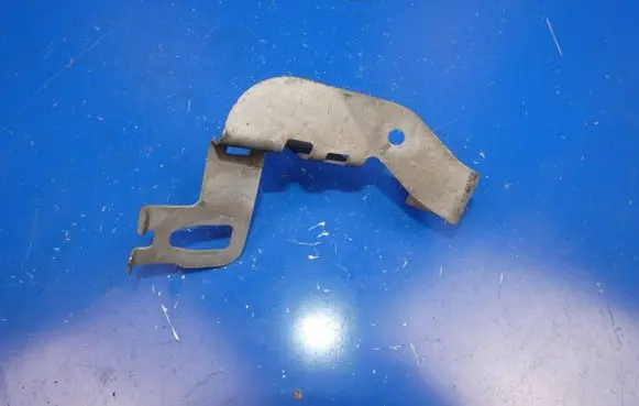 Mercedes-Benz E W213 Fender mounting bracket A2135240440