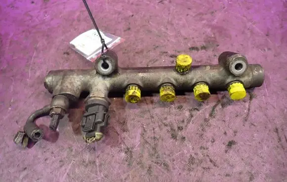 Opel Astra H Fuel main line pipe 
