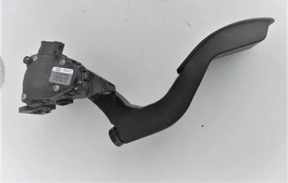 Audi A6 S6 C5 4B Accelerator throttle pedal 8D1723523N
