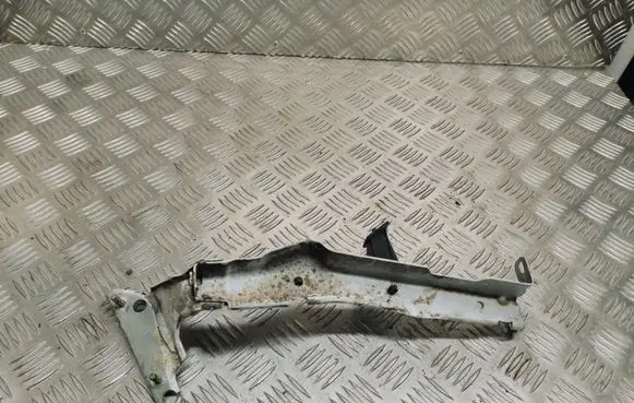 Audi A4 S4 B8 8K Fender mounting bracket 8K0821135