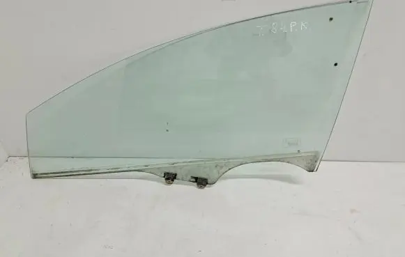 Honda Civic Front door window glass four-door