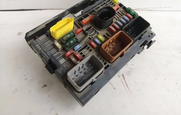 Peugeot Partner BSM Control unit 9807028780 R04 59452956