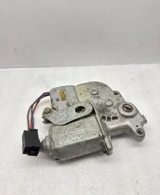 Volkswagen PASSAT B4 Sunroof motor/actuator 357877795
