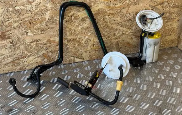 BMW 5 E60 E61 In-tank fuel pump 6765849 0580303042 0580303041