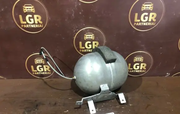 Vacuum air tank