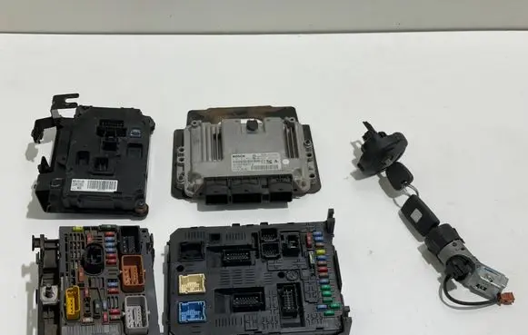 Citroen Berlingo Engine ECU kit and lock set 9664618080 0281013871 9664706280