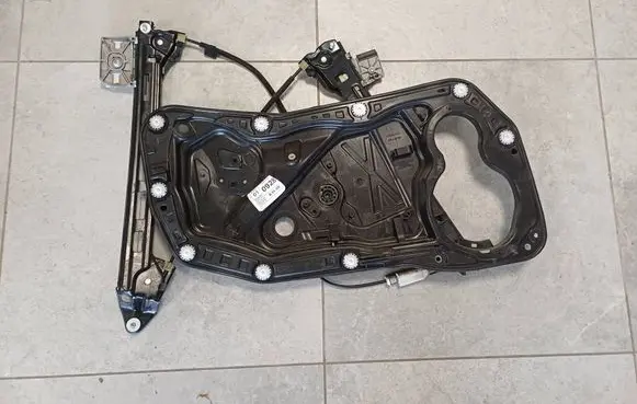 Volkswagen PASSAT CC Front door window regulator with motor 3C8837755D