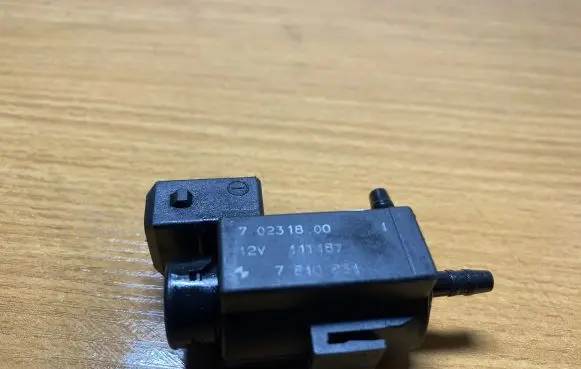 BMW 5 F10 F11 Turbo solenoid valve 7810831 C2499