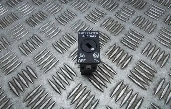 Passenger airbag on/off switch