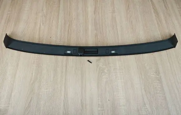 BMW 8 G16 Trunk door license plate light bar 7446336