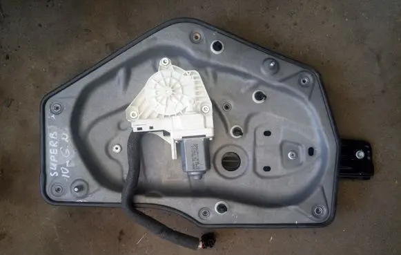 Skoda Superb B6 (3T) Rear door window regulator with motor
