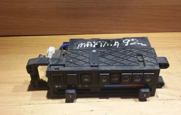 Nissan Maxima Climate control unit