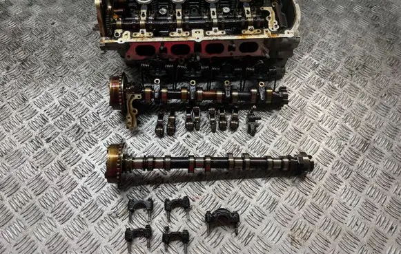 Peugeot 508 II Engine head 