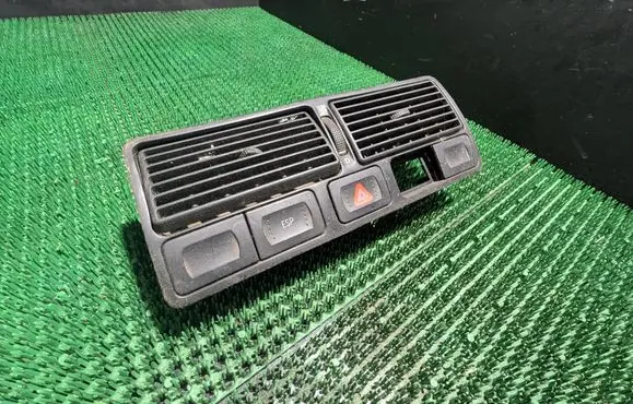 Volkswagen Golf IV Dash center air vent grill 1J0819728C 1J0819736C