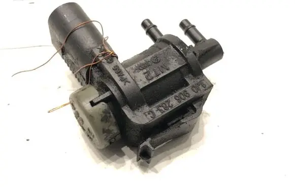 Audi A6 S6 C6 4F Fuel pressure regulator 1J0906283C