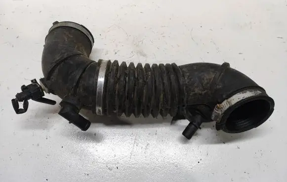 Volvo S40, V40 Air intake hose/pipe 30613584 5V053S0CA7