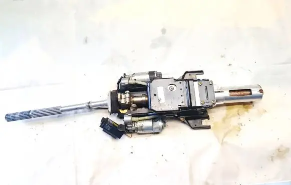 BMW 5 E39 Steering wheel axle 67646903946 67.64-6903946