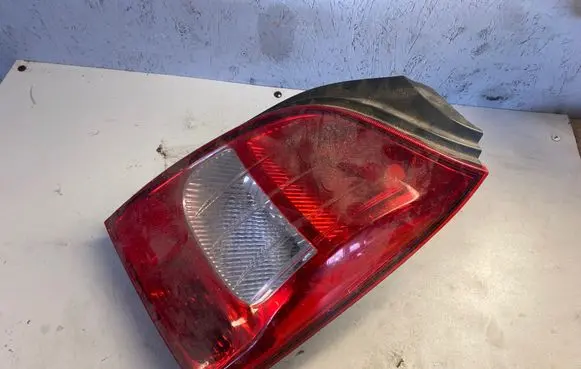 Renault Twingo II Rear/tail lights 2VA965454 8200387889