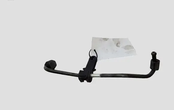 KIA Carens II Fuel injector supply line/pipe